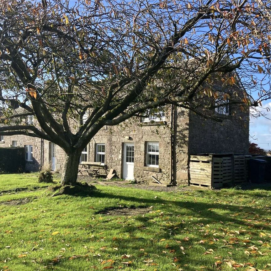 Four bedroom detached cottage in a rural location with views over the surrounding countryside. - Photo 1