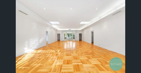 MAGNIFICENT FAMILY HOME WITH FIVE BEDROOMS, INDOOR SWIMMING POOL AND TRIPLE CAR GARAGE - Photo 3