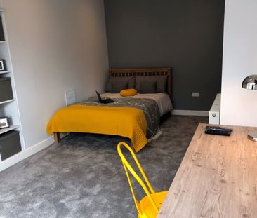 6 Bed Terraced House, Garmoyle Road, L15 - Photo 3