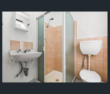 CONTEMPORARY URBAN LIVING IN THE HEART OF SUNSHINE - Photo 2