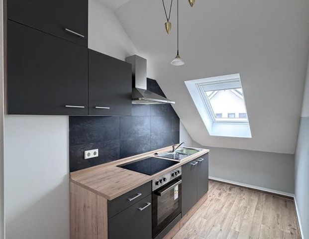 2-Zimmer-Wohnung, 45 qm, frisch renoviert – ab Januar bezugsfert. - Photo 1