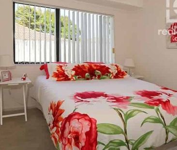 Elegant Brick & Tile Home with Ensuite & Entertain - Photo 4