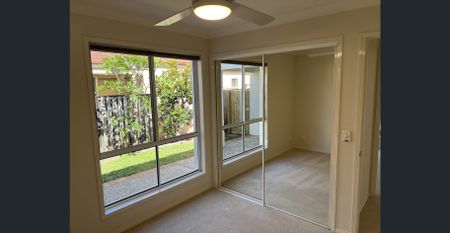 Immaculate single level home in the heart of Robina - Photo 4