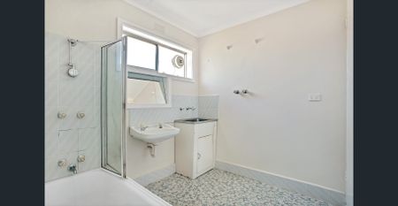 Light-Filled First-Floor Apartment - Photo 3