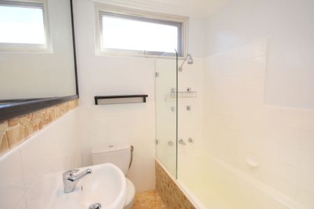 Bright & Convenient Two-Bedroom Apartment - Photo 5