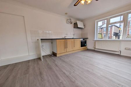 1 bedroom flat to rent - Photo 2