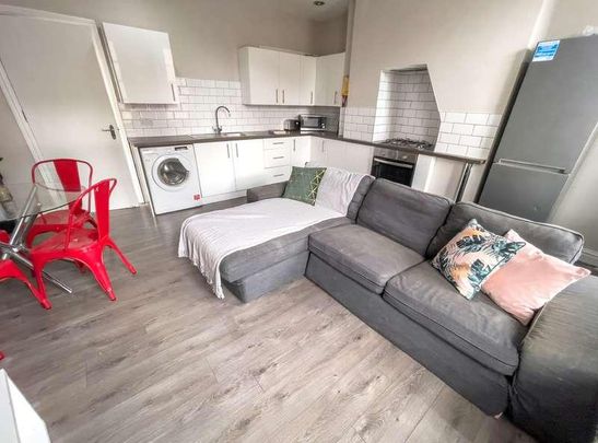 Clarence Street, L3 - Photo 1