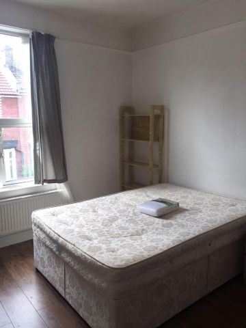 6 bedroom semi-detached house to rent - Photo 4