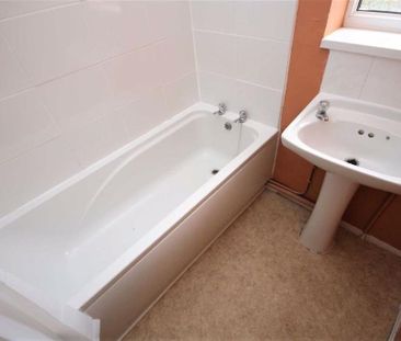 3 bedroom semi-detached house to rent - Photo 6