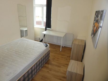 6 bedroom end of terrace house to rent - Photo 4
