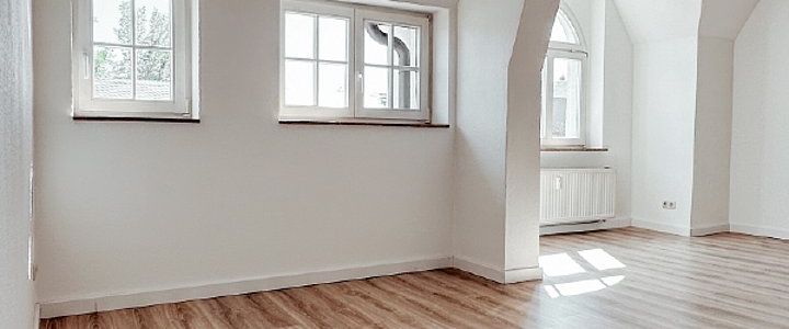 helle renovierte Dachgeschosswohnung mit Ausblick mieten - Foto 1
