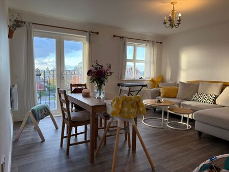 2 Bed Flat, Brook Square, SE18 - Photo 2