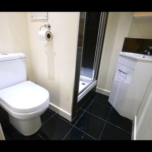 Studio Flat, Cranhurst Road, NW2 - Photo 2