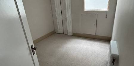 close to UBC 2 bedroom in Kerrisdale for rent - Photo 2