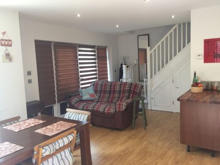 Yew Avenue, West Drayton, UB7 8QD - Photo 4