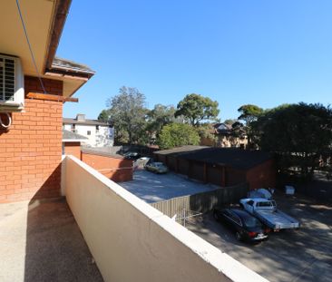 TIDY THREE BEDROOM UNIT IN FAIRFIELD - Photo 1