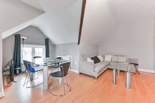 3 bedroom flat to rent - Photo 1