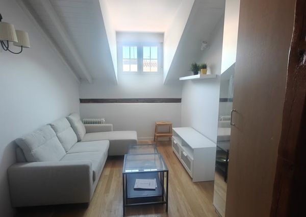 Calle de Piamonte, Madrid, Community of Madrid 28004