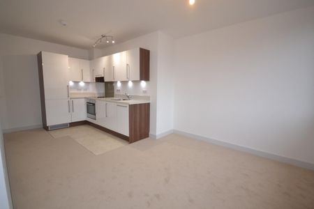 1 bedroom Flat To Let - Photo 3
