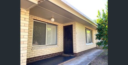 Available Now! Well Maintained 2 Bedroom Unit in a Convenient Location! - Photo 2