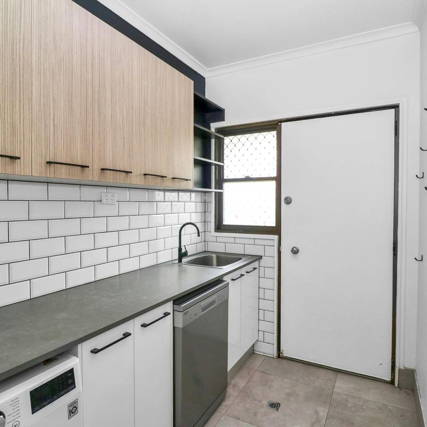 Spacious 4 Bedroom Family Home + Office in Quiet Cul-de-Sac - Photo 1