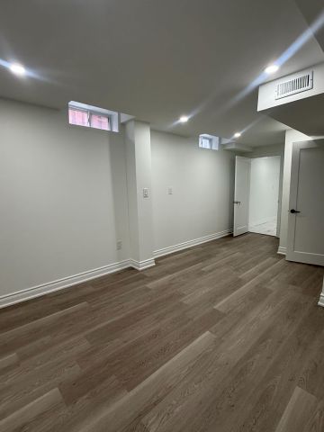 For Lease - 104 Bernard Avenue, Richmond Hill, Ontario - Photo 3