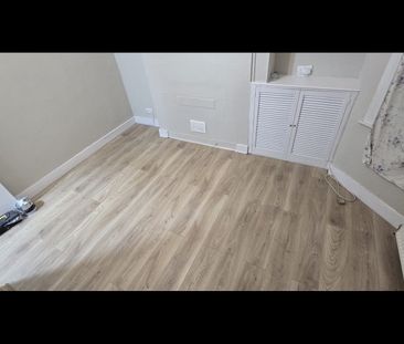 2 Bed Terraced House, Caulfield Road, E6 - Photo 2