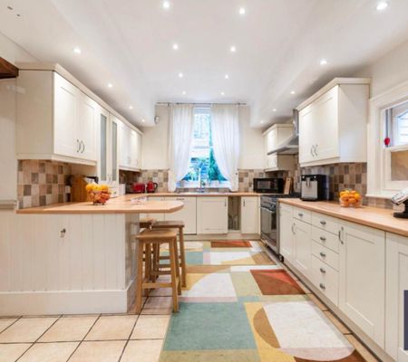 1 bedroom in a house share to rent - Photo 4