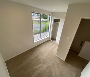 3-Bedroom, 3-Bathroom Townhouse in the Heart of Papakura – $620/week - Photo 4