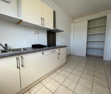 Location Appartement 3 pièces 74m² ST DENIS 97400 - Photo 4