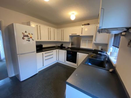 3 bedroom bungalow to rent - Photo 2