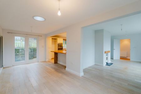 3 bedroom detached bungalow to rent - Photo 3