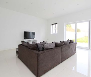 Court Farm Road Room 6 - Photo 1