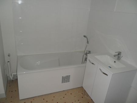 A LOUER - Rue Montcenoux - T3 de 56.20m² - Photo 5