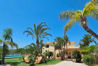 WIDE ESTATE FOR RENT IN TEULADA FOR LONG TERM