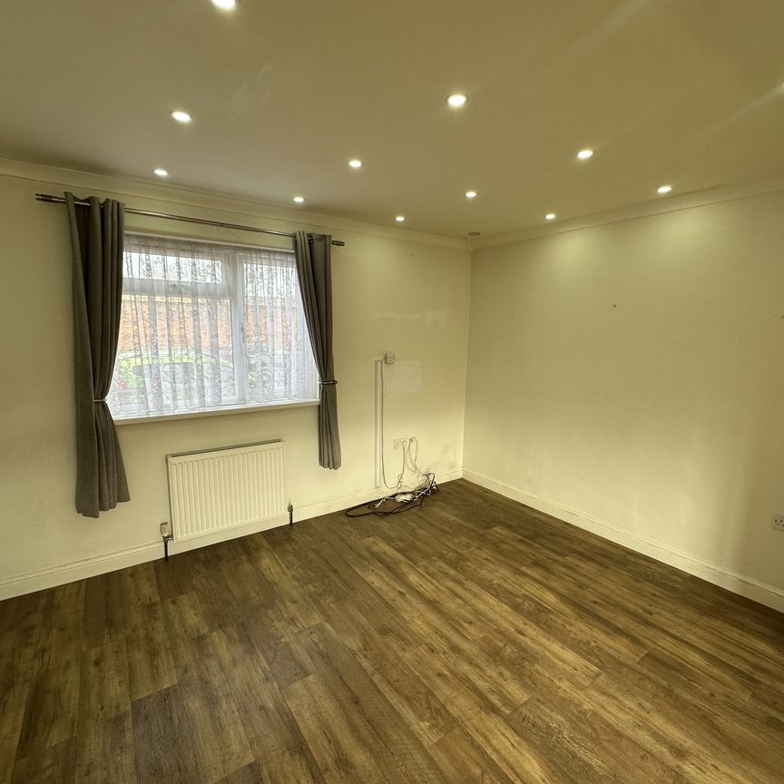 Dickens Avenue, Great Yarmouth - Photo 1