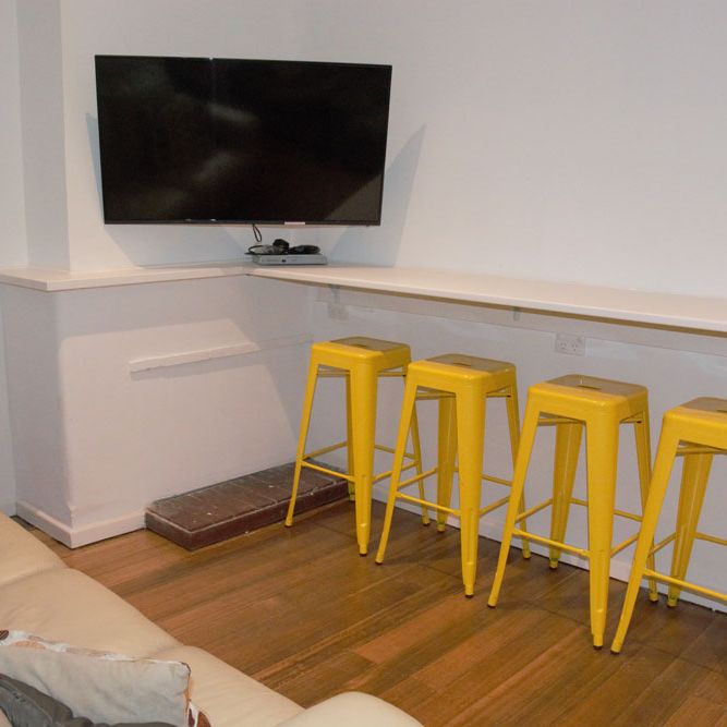 STYLISH FOUR BEDROOM APARTMENT. - Photo 1