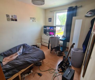 4 Bed - 5 Newport Mount, Headingley, Leeds - LS6 3DB - Student - Photo 3