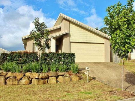 Modern 4 Bedroom Family Home Close to Coomera Rivers School - Photo 4