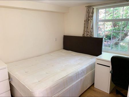 5 bedroom detached house to rent - Photo 4