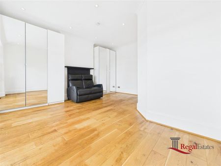 3 bedroom flat to rent - Photo 2