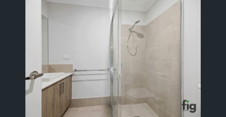 FRESH, MODERN AND READY TO MOVE IN NOW - Photo 4