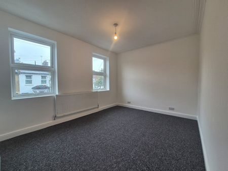2 Bed Terraced House, Pevensey Road, E7 - Photo 3