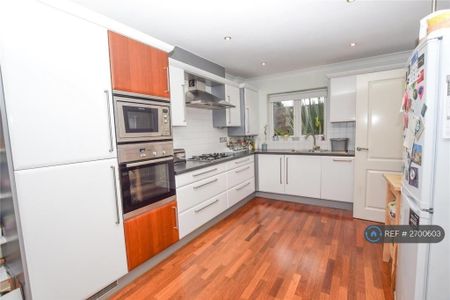 4 bedroom terraced house to rent - Photo 4