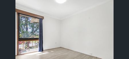 SPACIOUS FOUR BEDROOM FAMILY HOME - Photo 3