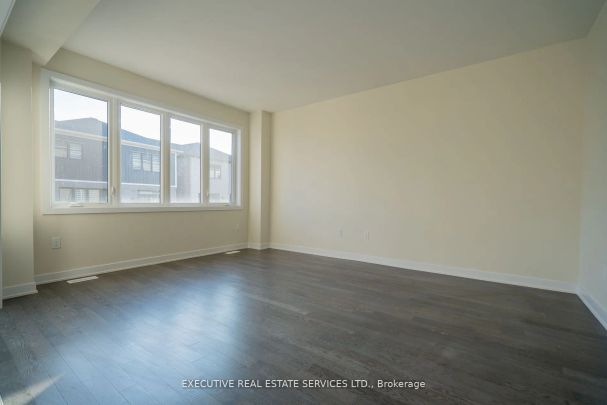 Property For Lease | X9045877 - Photo 1