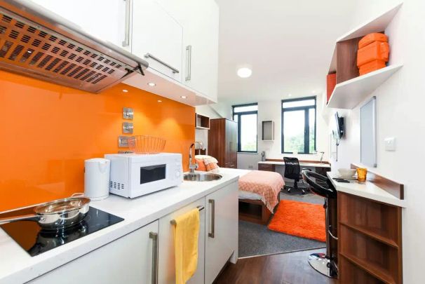 Studio Silver - Photo 1