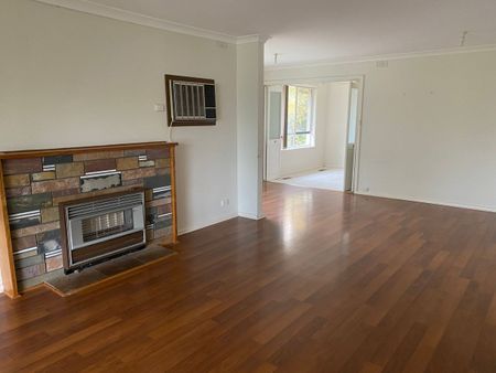 SPACIOUS UNIT/HOUSE LOCATED CLOSE TO SCHOOLS AND PUBLIC TRANSPORT - Photo 2
