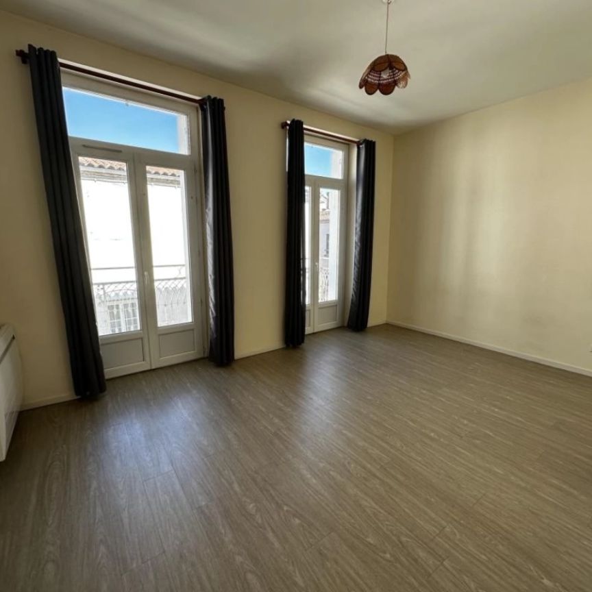 VILLENEUVE SUR LOT, studio au 2ème étage à proximité de l'IF - Photo 1