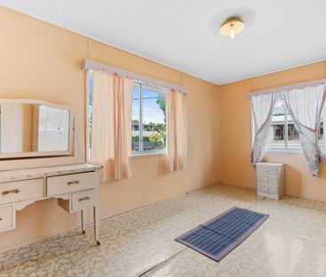 Bayside Living Just 200m to the Waterfront - Spacious Home in Prime... - Photo 5